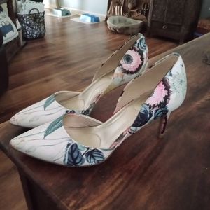Bandolino Grenow 2 Floral Fabric Heels Size 9M